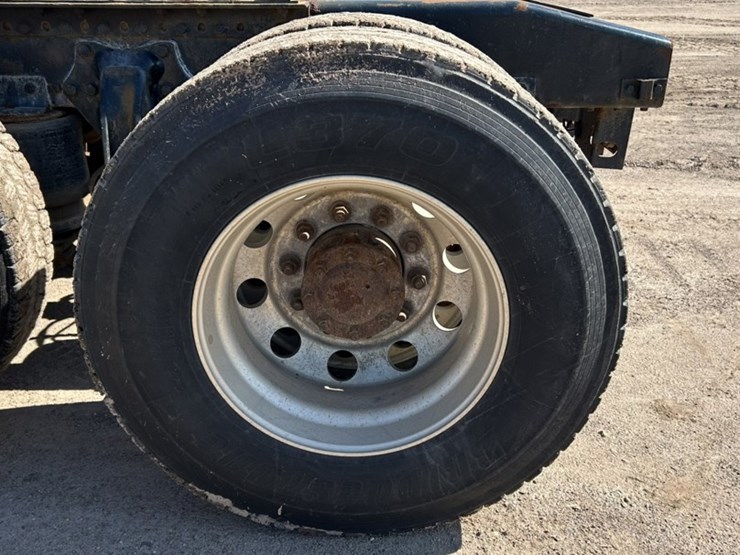 #1114-•-2005-western-star-tri-axle-heavy-haul-truck-tractor-image-83