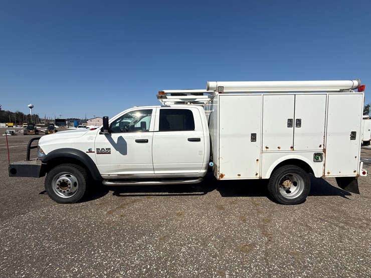 #1060-•-2015-ram-5500-heavy-duty-service-truck-image-2