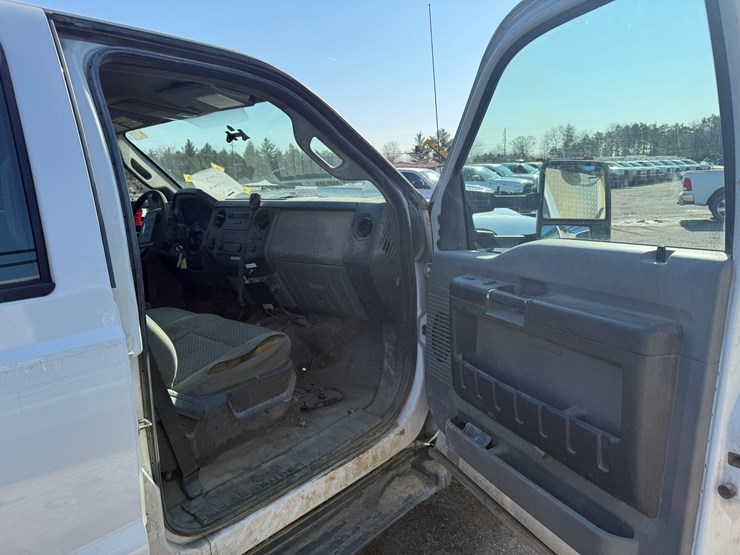 2012-ford-f550-xl-image-29