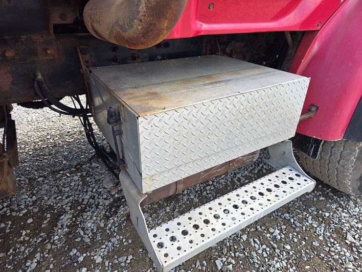 2005-massey-ferguson-8-image-16