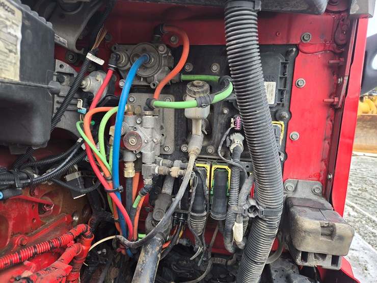 peterbilt-579-image-57