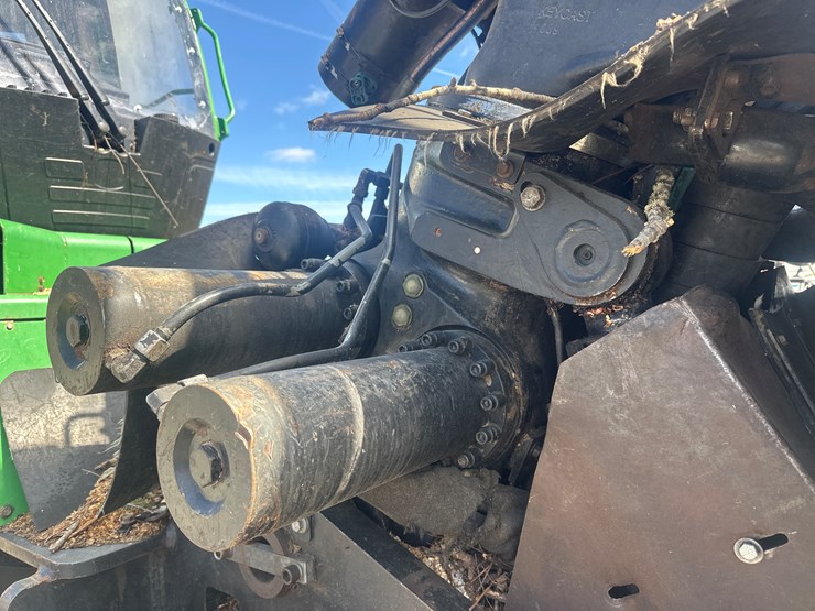 2011-deere-1270e-image-39