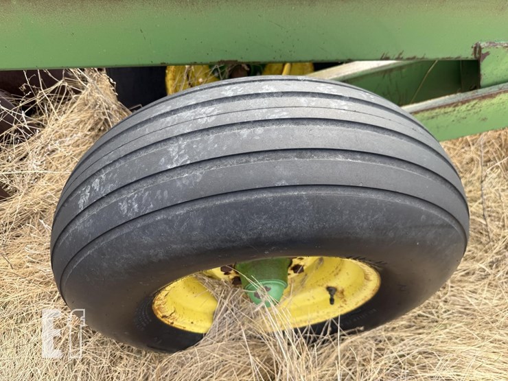 john-deere-230-image-11