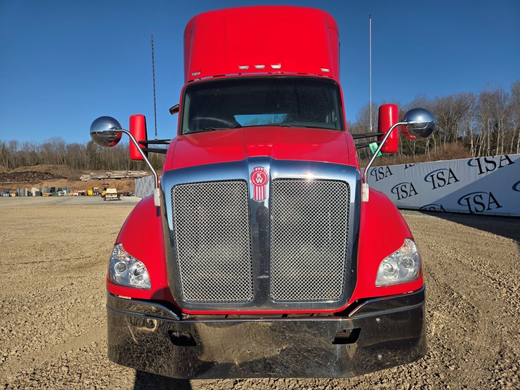 2015-kenworth-t680-image-8