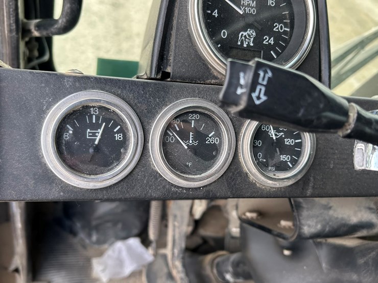 #2237-•-2006-mack-tri-axle-concrete-placement-truck-image-74