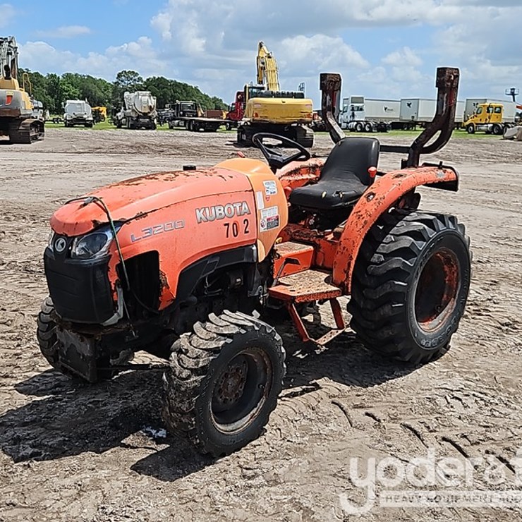 2011 KUBOTA L3200