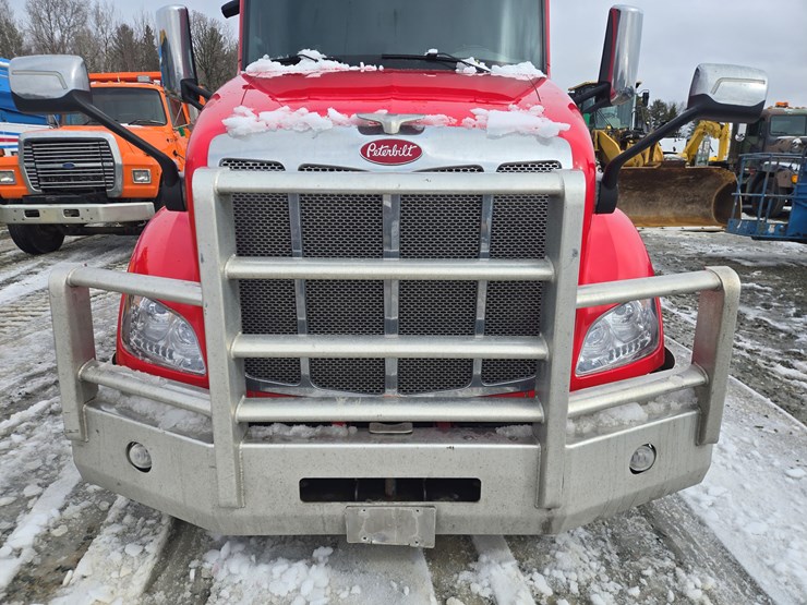peterbilt-579-image-10