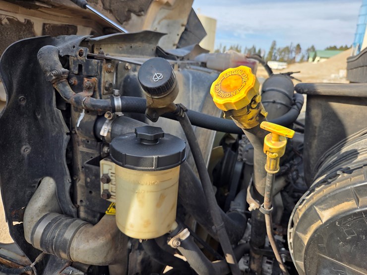 2012-international-7600-image-44