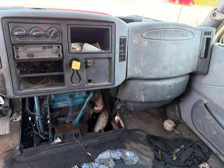 2005-international-durastar-4400-image-40