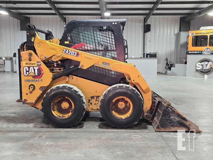 2021-caterpillar-242d3-image-6