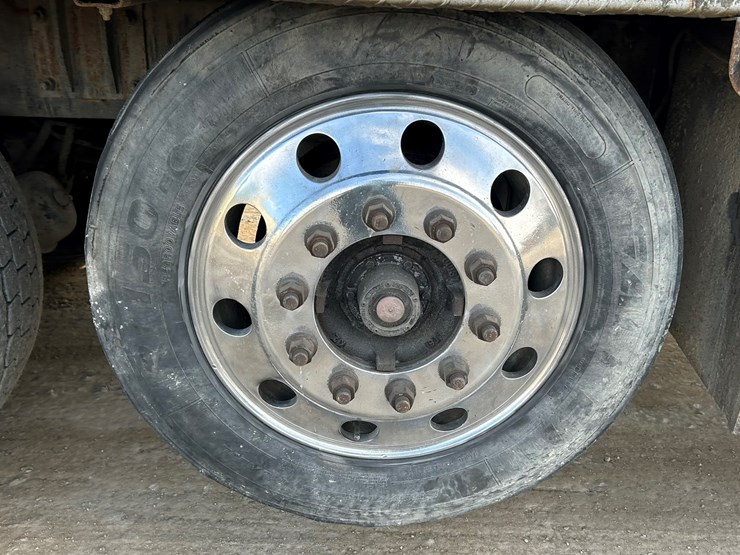 #2237-•-2006-mack-tri-axle-concrete-placement-truck-image-87