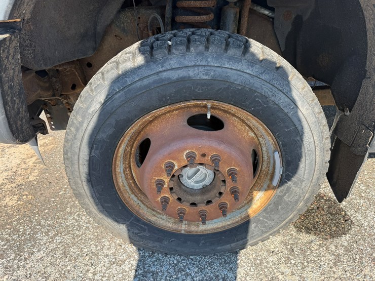 2011-ford-f550-xl-image-47