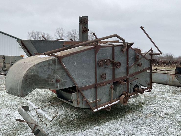 fordson-with-mounted-gleaner-combine-image-33