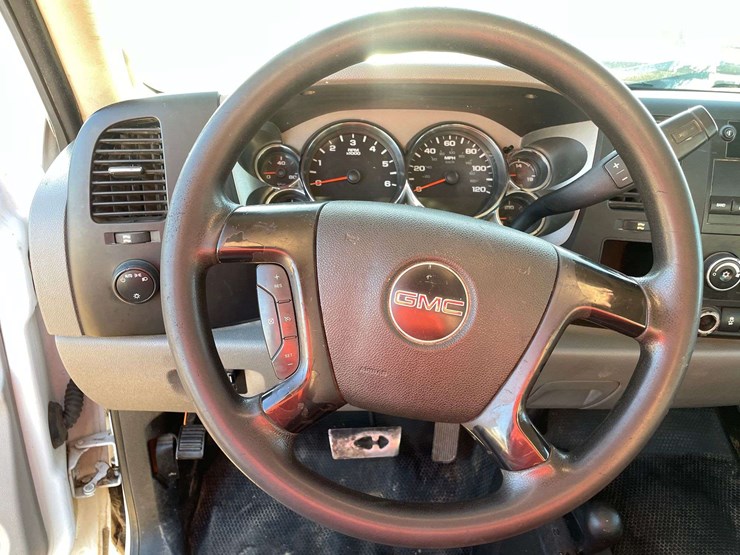 2013-gmc-sierra-2500-image-12