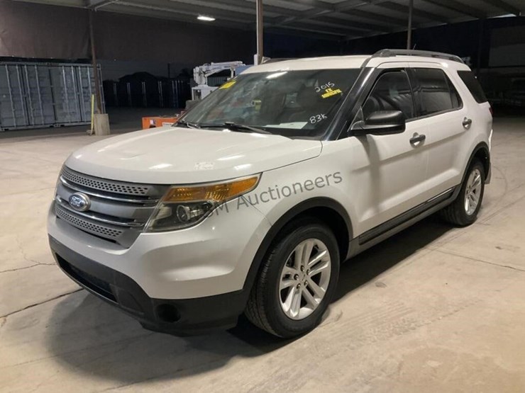 2015-ford-explorer-image-4