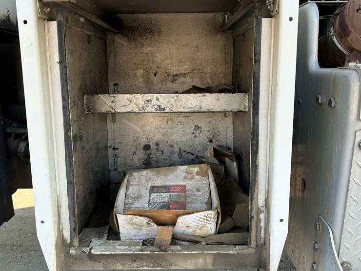 peterbilt-365-image-29