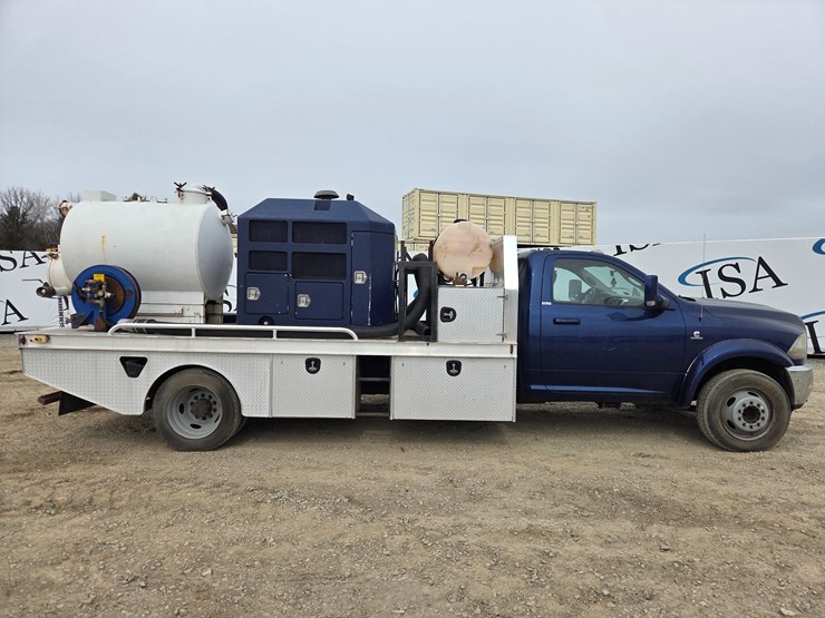 2012-massey-ferguson-8-image-6