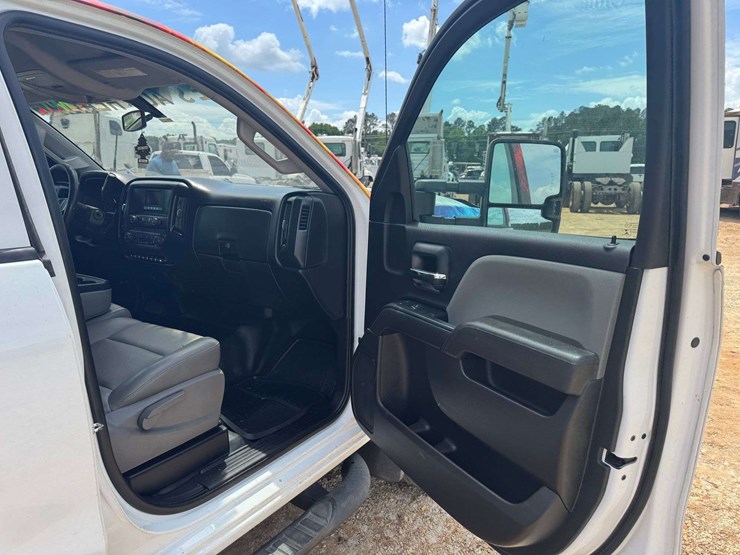 2017-chevrolet-silverado-2500-image-15