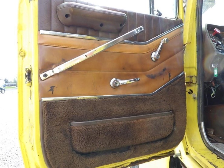 1984-ford-9000-image-27