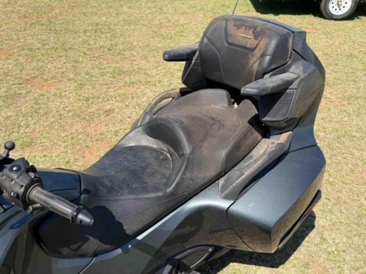 2018-can-am-spyder-rt-ltd-3-wheel-motorcycle-image-8