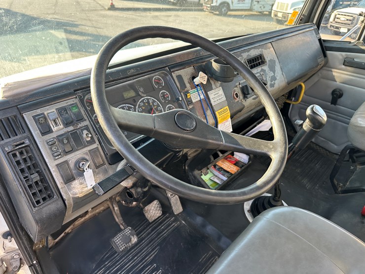 freightliner-fl70-image-64