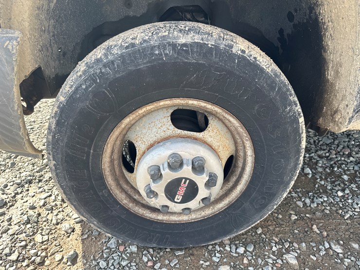 2005-gmc-3500-image-54