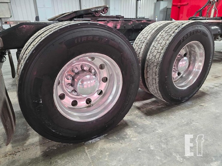 2002-peterbilt-378-image-30