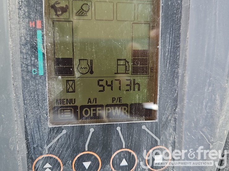 2022-deere-35g-image-37