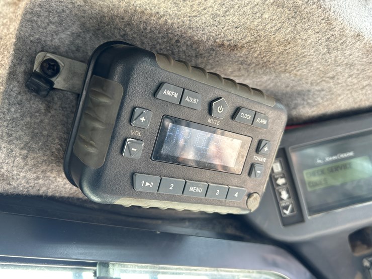 2020-deere-332g-image-48