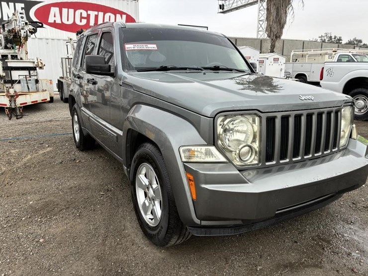 2012-jeep-liberty-image-2