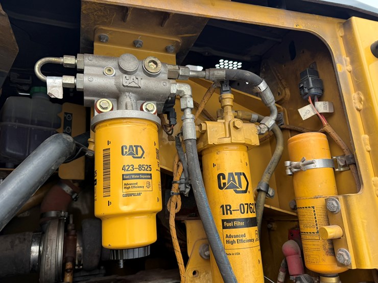 caterpillar-160m-image-39