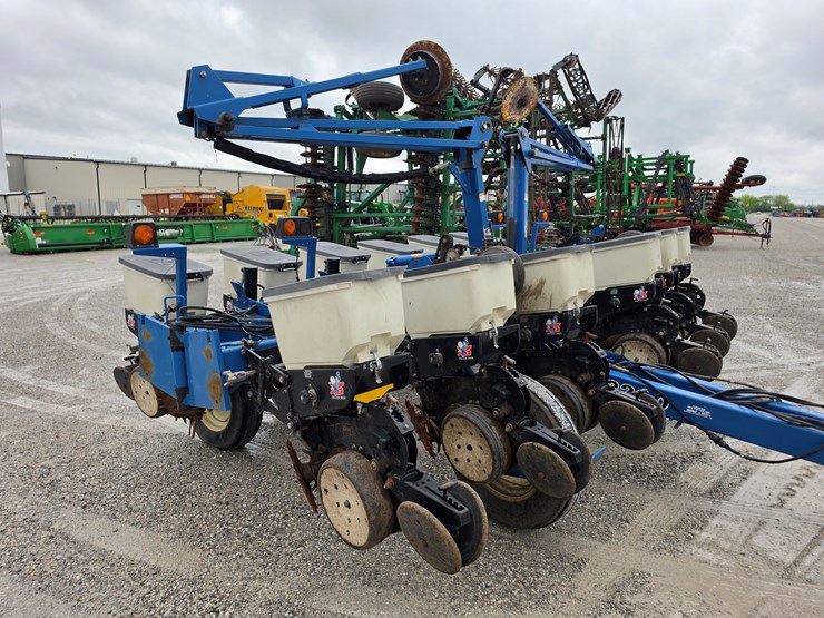 2004-kinze-3200-image-14