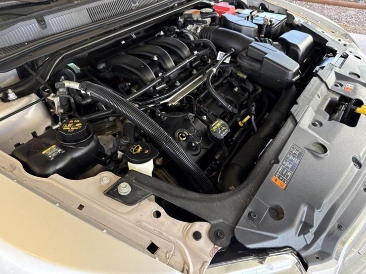 2013-ford-taurus-sdn-image-11