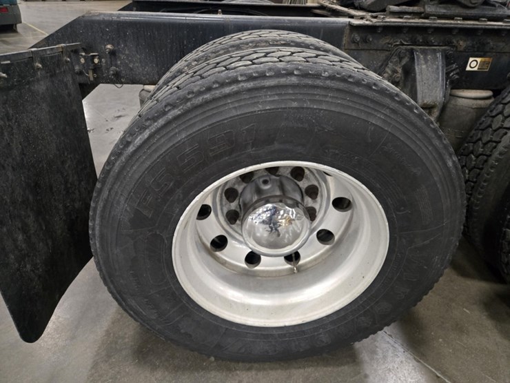 2015-kenworth-t680-image-76