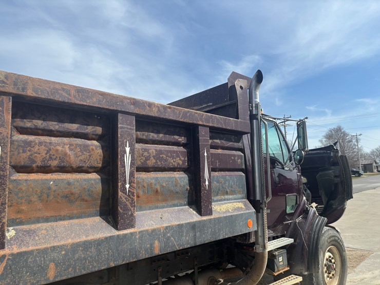 1999-sterling-l9513-image-56