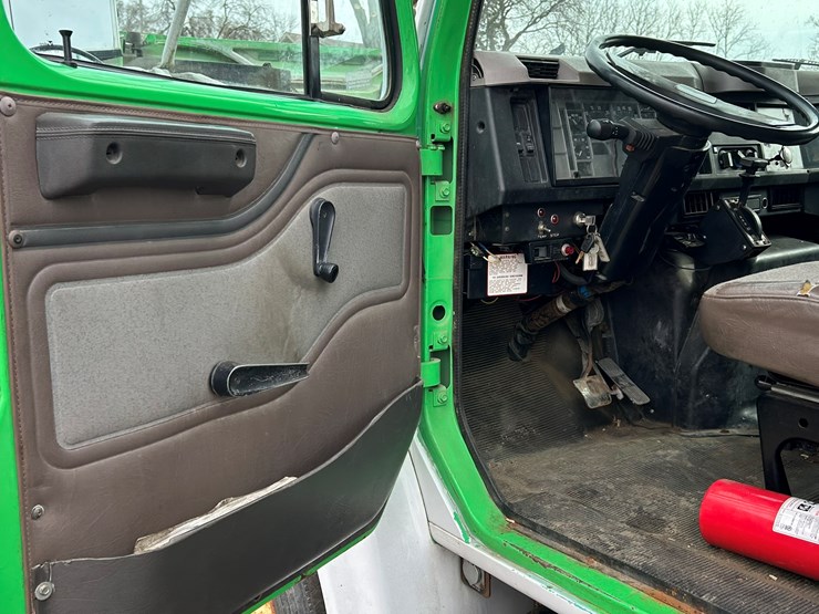 1996-international-4700-image-57