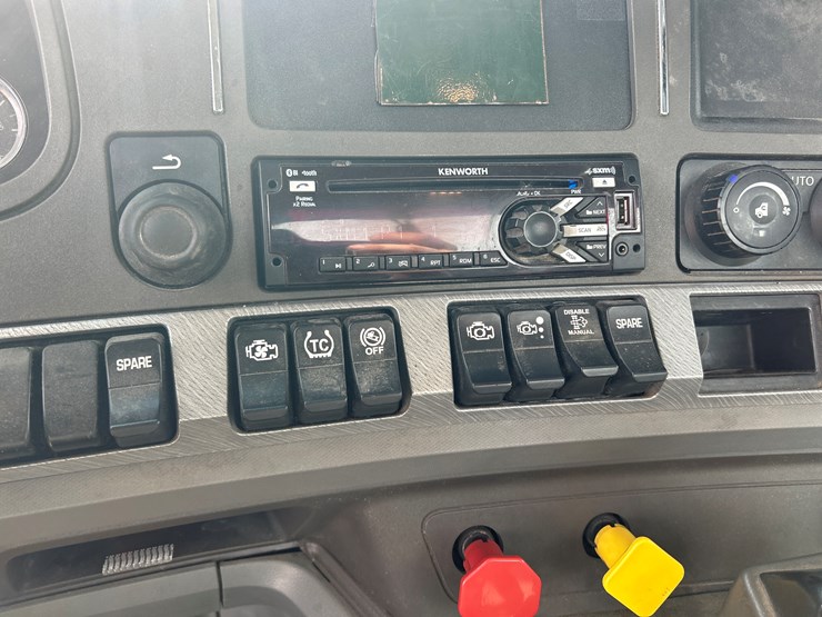 2017-kenworth-t680-image-87