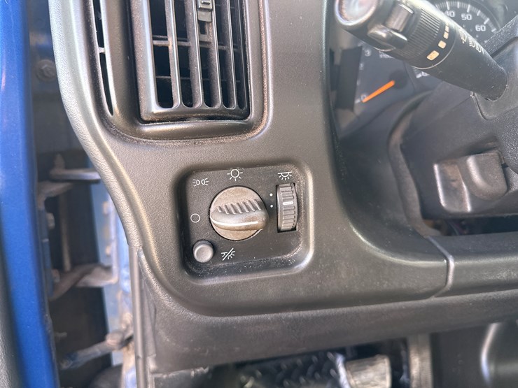 2005-massey-ferguson-8-image-30