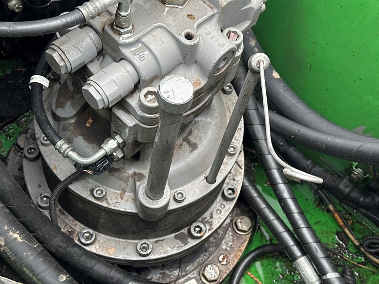 2016-deere-2154d-image-49