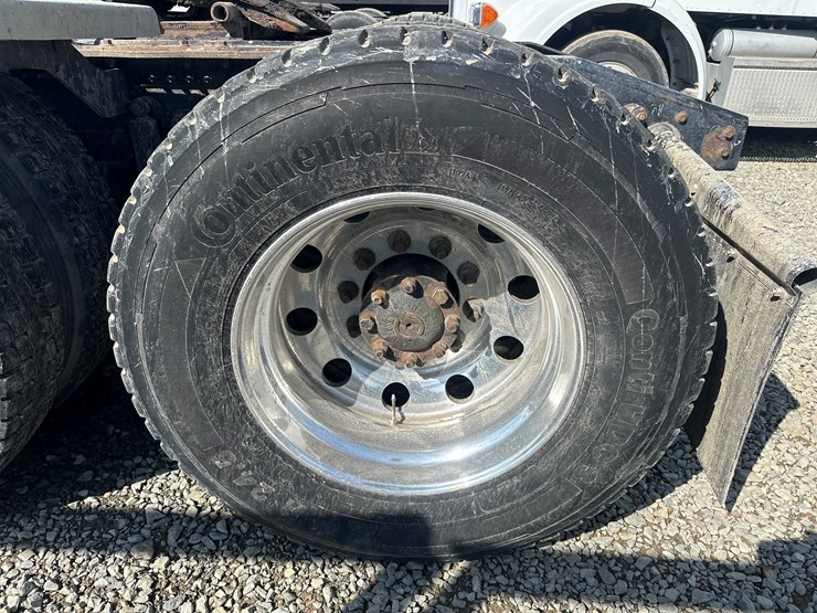 2014-massey-ferguson-8-image-73