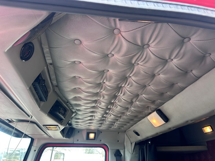 #1009-•-2012-western-star-conventional-4-sleeper-cab-truck-tractor-image-50