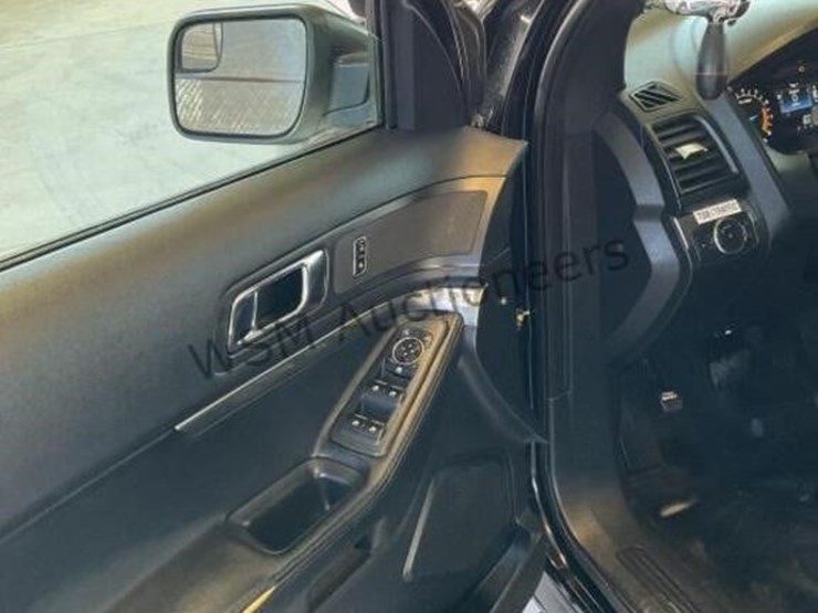 2017-ford-explorer-suv-image-23