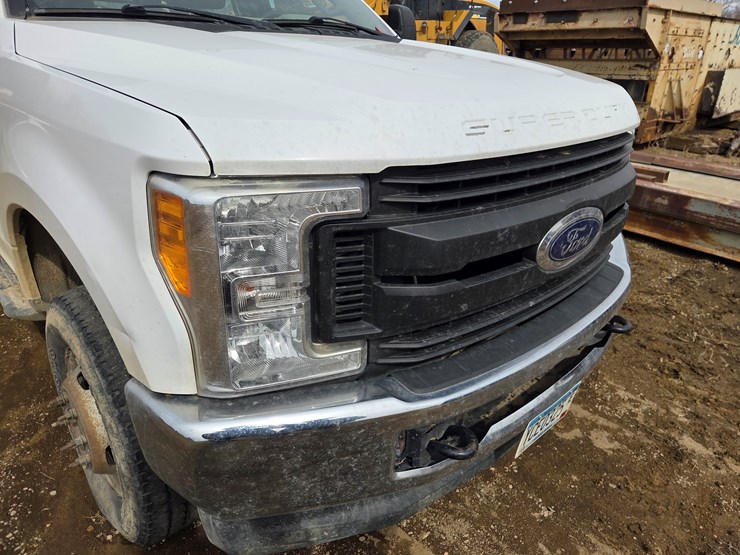 2017-ford-f350-image-9