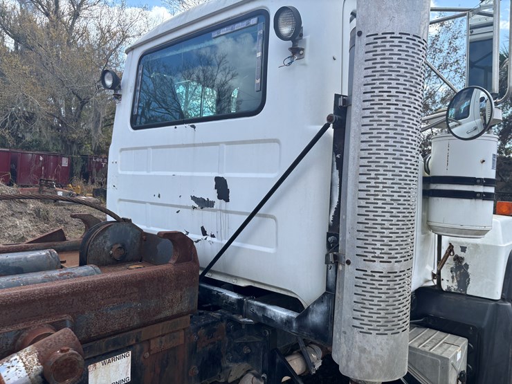 1999-mack-rd600-image-18