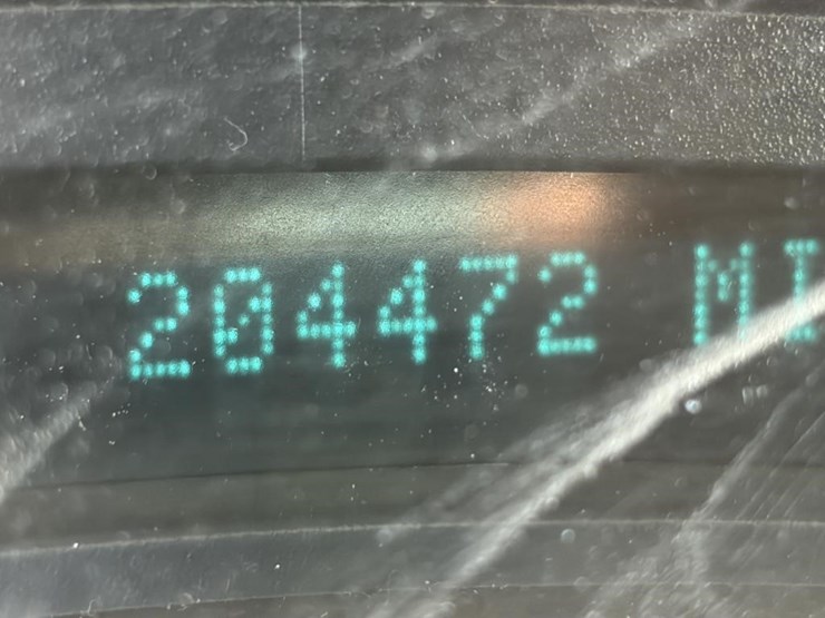 2004-chevrolet-silverado-2500hd-image-13