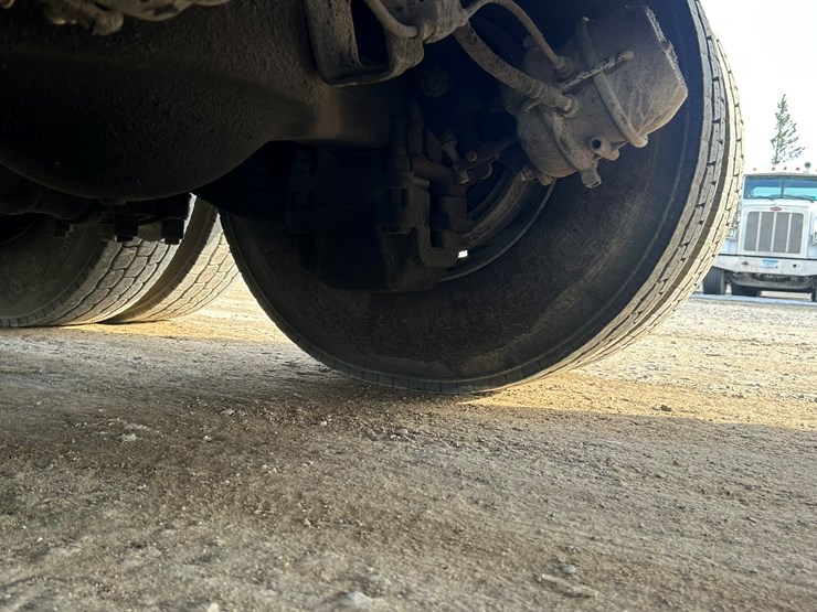 #2237-•-2006-mack-tri-axle-concrete-placement-truck-image-51