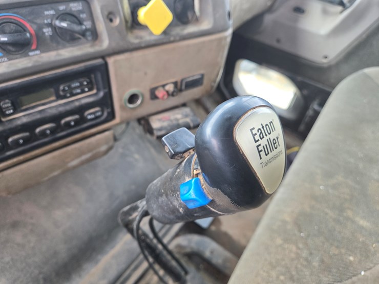 2001-massey-ferguson-8-image-65