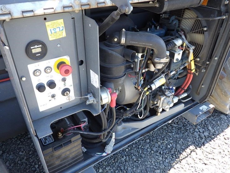 2018-skyjack-sj6826rt-image-13