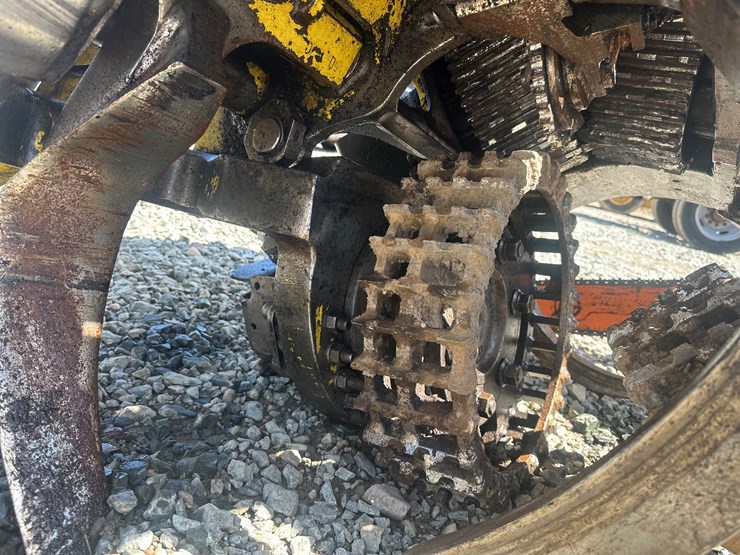 2011-deere-1270e-image-59