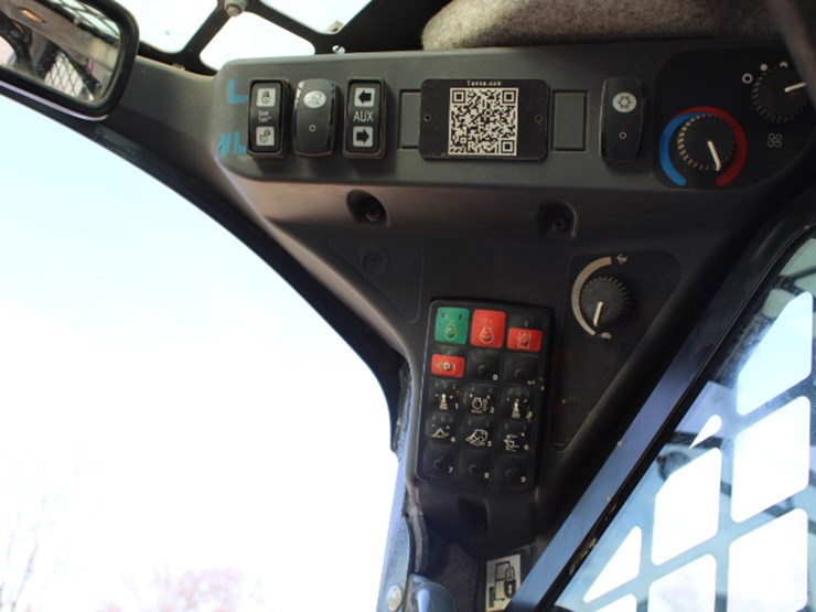 2022-john-deere-325-image-6